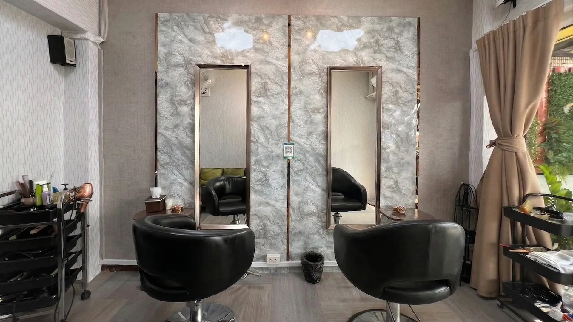 Nui Haircut Interior ภายในร้าน Nui Haircut